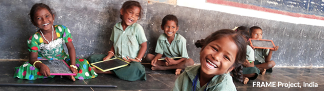 在框架计划,印度学校的孩子们快乐