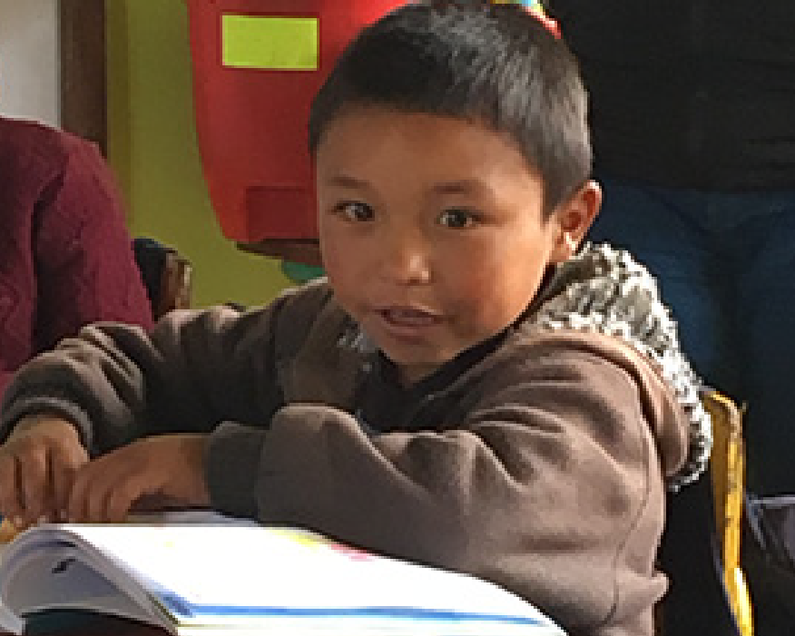 男孩的图象在危地马拉教室