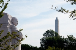 马丁·路德·金纪念碑和华盛顿纪念碑的图片