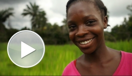 视频|她回顾：教育利比里亚女孩可以向全国移动全国